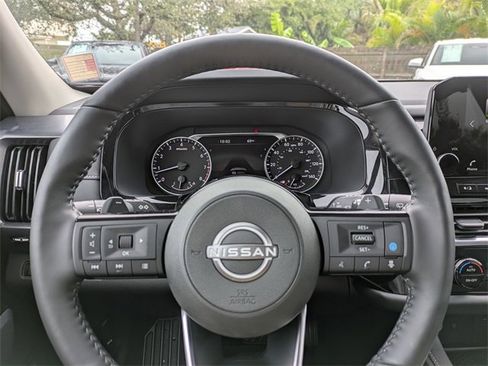 Used 2024 Nissan Pathfinder SL w/ Black Appearance Package image 30