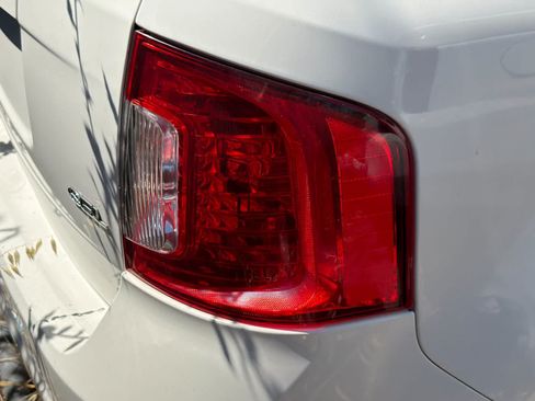 Used 2013 Ford Edge SEL FWD image 21