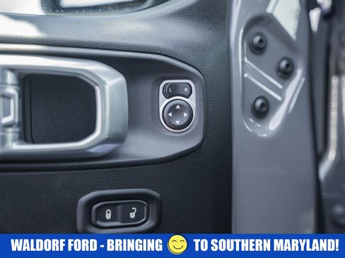 Used 2022 Jeep Gladiator Willys image 42