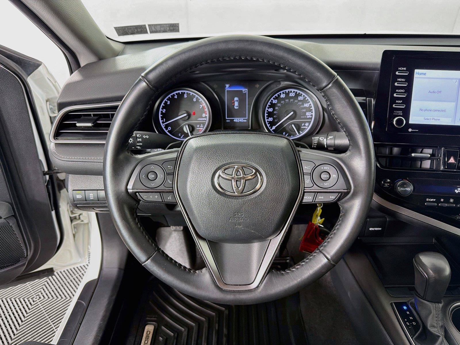 Used 2023 Toyota Camry SE FWD image 3