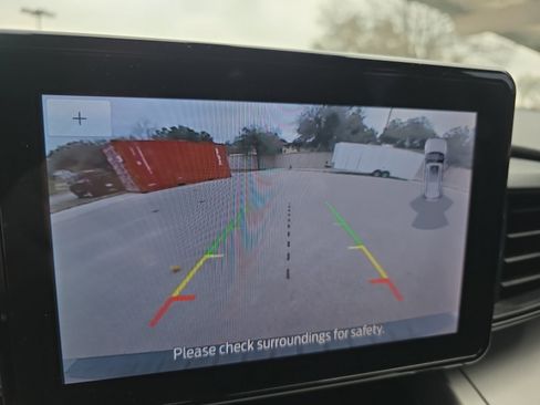 Used 2021 Ford Explorer XLT image 13