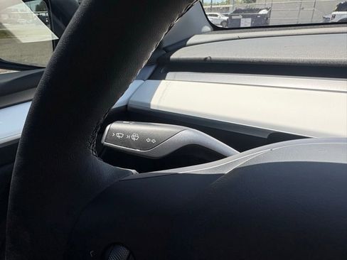 Used 2023 Tesla Model Y Performance AWD/4WD image 26