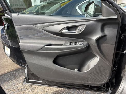 Used 2025 Buick Envista Sport Touring FWD image 18