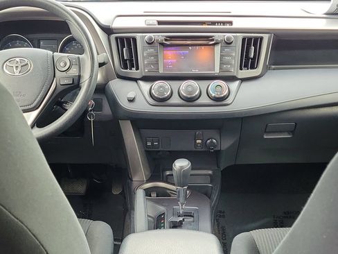 Used 2018 Toyota RAV4 LE FWD image 16