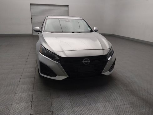 Used 2023 Nissan Altima 2.5 SV w/ SV Premium Package FWD image 14