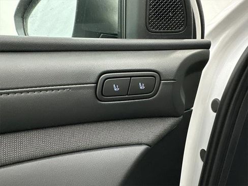 New 2025 Hyundai Tucson Limited image 12