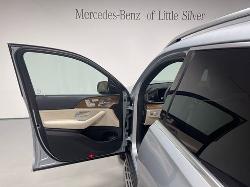 Used 2024 Mercedes-Benz GLS 450 4MATIC image 17
