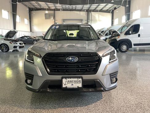 Used 2024 Subaru Forester Premium AWD/4WD image 2