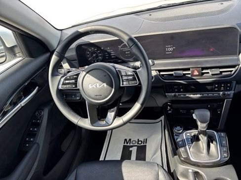 Certified 2025 Kia Seltos EX w/ EX Sunroof Package image 13