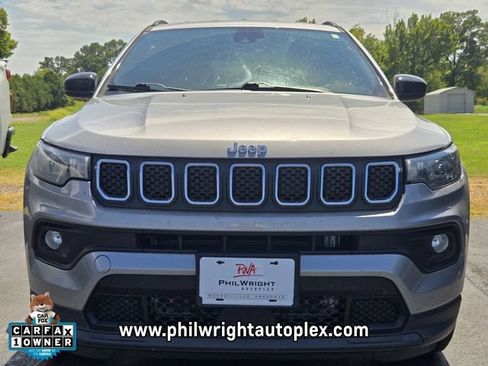Used 2023 Jeep Compass Latitude w/ Convenience Group AWD/4WD image 2