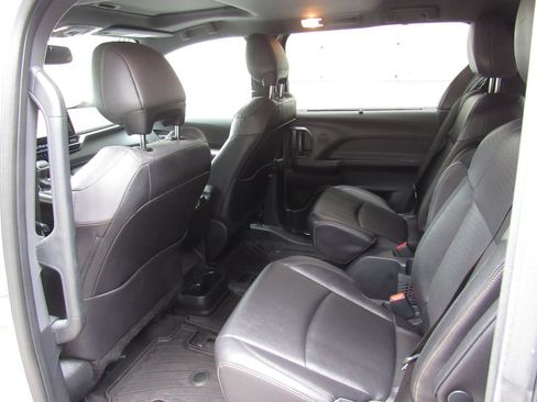 Certified 2024 Toyota Sienna XLE Woodland Edition AWD/4WD image 15