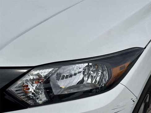 Used 2018 Honda HR-V EX image 9