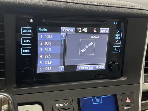 Used 2017 Toyota Sienna XLE Premium image 20