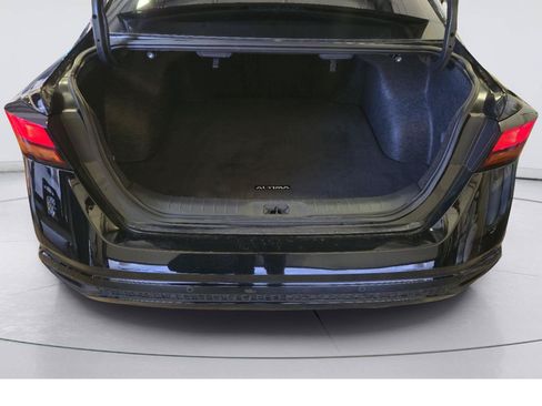Used 2024 Nissan Altima 2.5 S FWD image 25