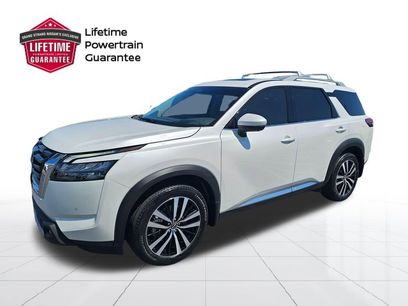 Used 2025 Nissan Pathfinder Platinum w/ Cargo Package