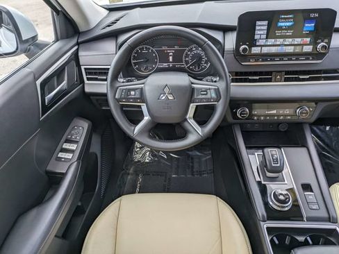 Used 2024 Mitsubishi Outlander SE FWD image 16