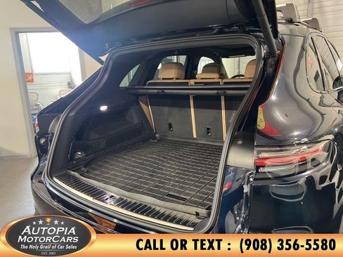 Used 2022 Porsche Cayenne AWD/4WD image 19