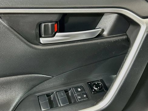 Used 2019 Toyota RAV4 XLE w/ Convenience Package FWD image 15