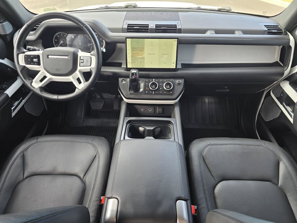 Used 2023 Land Rover Defender 130 SE AWD/4WD image 10