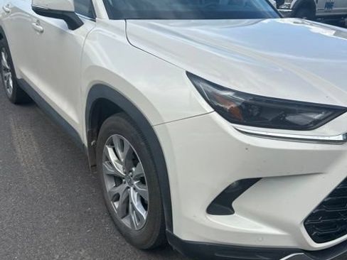 Used 2024 Toyota Grand Highlander FWD image 2