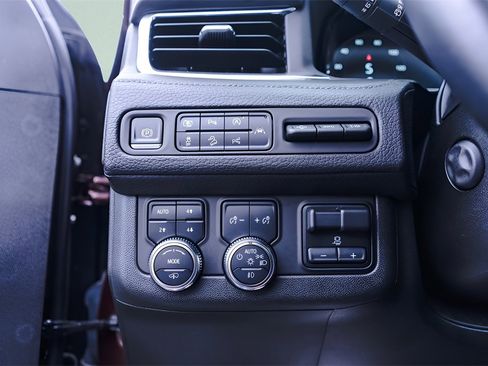 Used 2023 GMC Yukon Denali w/ Denali Reserve Package image 20