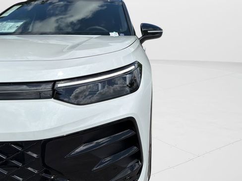 New 2026 Volkswagen Tiguan SE R-Line FWD image 32