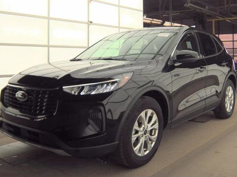 Used 2023 Ford Escape Active w/ Tech Pack #2 image 2