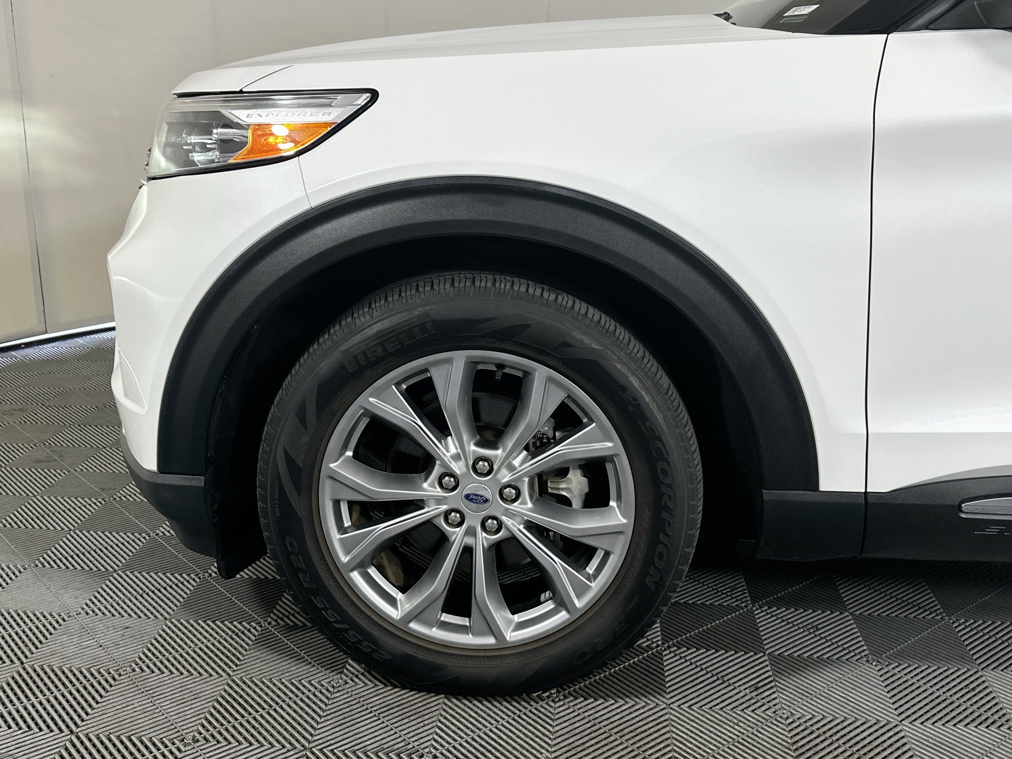 Used 2021 Ford Explorer Limited w/ Equipment Group 301A RWD image 11