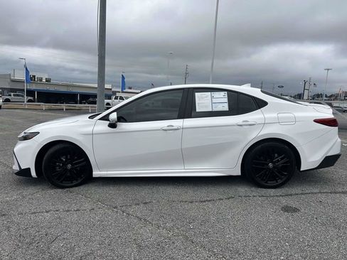Used 2025 Toyota Camry SE w/ Convenience Package image 6