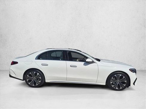 Used 2026 Mercedes-Benz E 350 4MATIC Sedan image 4