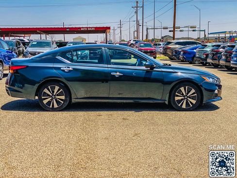 Used 2022 Nissan Altima 2.5 SV FWD image 9