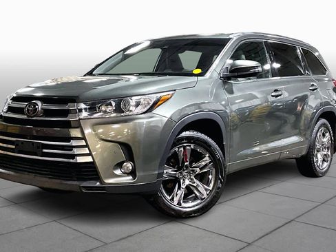 Used 2018 Toyota Highlander Limited Platinum w/ Carpet Mat Package (TMS) image 2