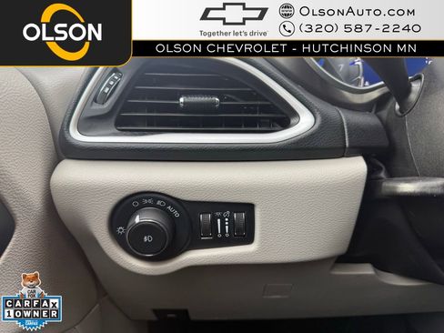 Used 2024 Chrysler Pacifica Touring-L image 20