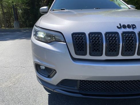 Used 2019 Jeep Cherokee Latitude Plus FWD image 14