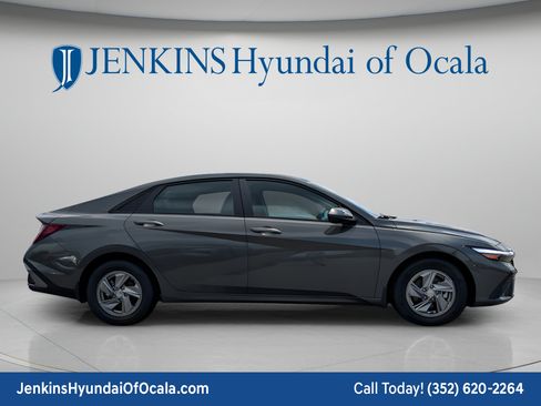 New 2026 Hyundai Elantra SE FWD image 2