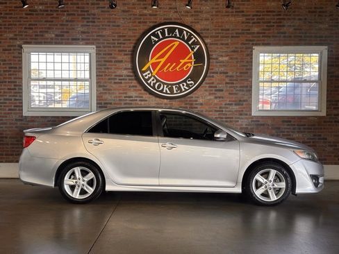 Used 2014 Toyota Camry SE image 18