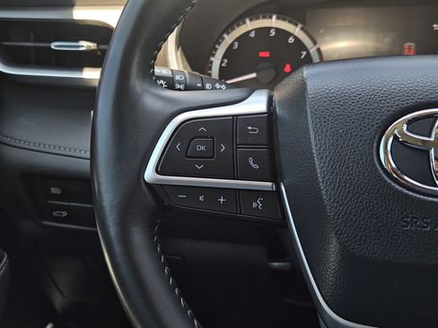 Used 2023 Toyota Highlander XLE FWD image 15