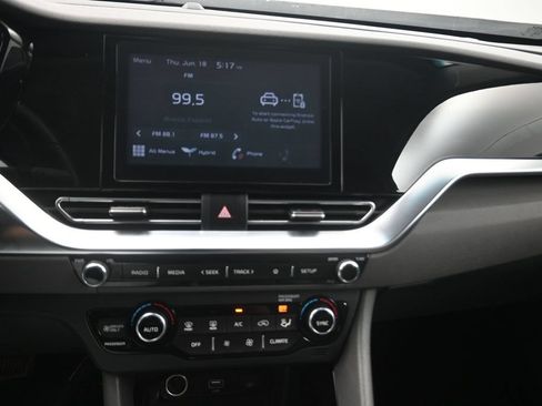 Used 2022 Kia Niro LXS FWD image 8