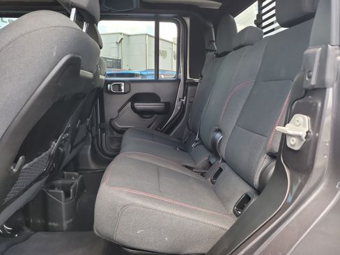 Used 2024 Jeep Gladiator Rubicon w/ Technology Group AWD/4WD image 12