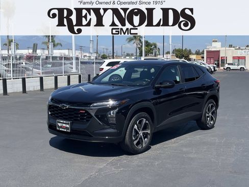 Used 2025 Chevrolet Trax RS w/ Driver Confidence Package FWD image 1