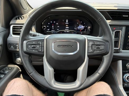 Used 2024 GMC Yukon Denali AWD/4WD image 10