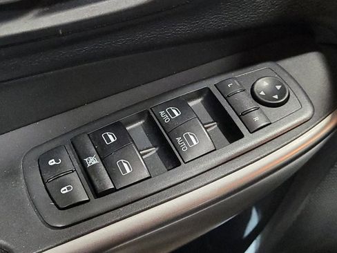 Used 2020 Jeep Cherokee Limited image 27