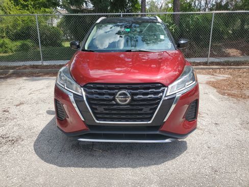 Used 2021 Nissan Kicks SV FWD image 3