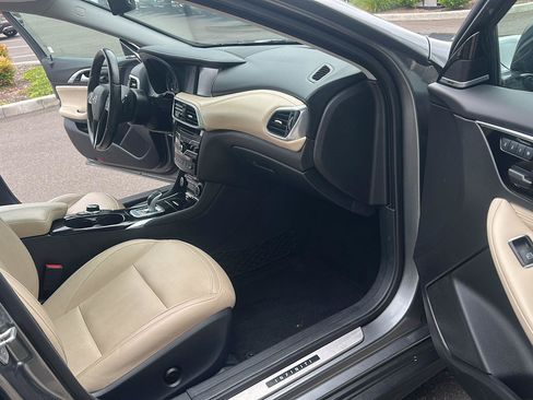 Used 2017 INFINITI QX30 Premium AWD/4WD image 15