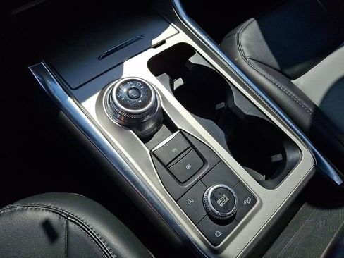 Used 2024 Ford Explorer XLT w/ Equipment Group 202A AWD/4WD image 28