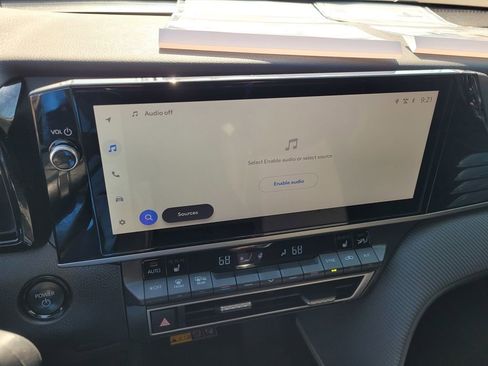 Used 2025 Toyota Camry SE FWD image 14