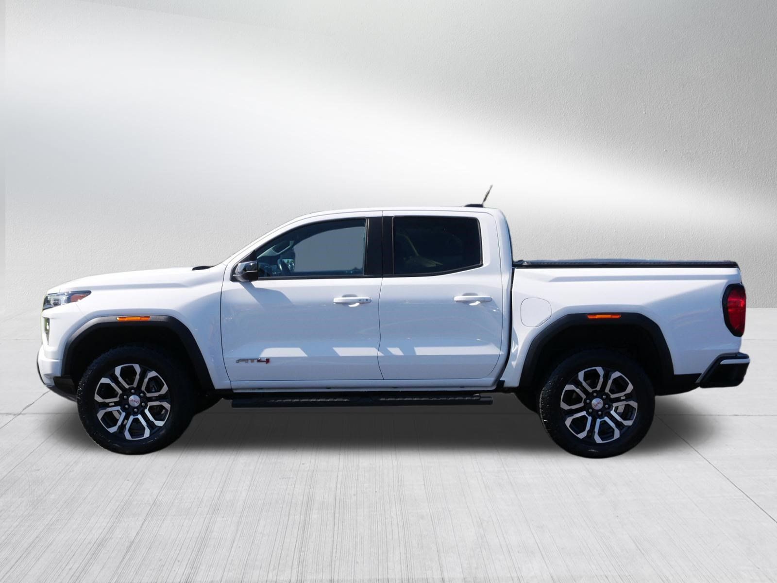 Used 2023 GMC Canyon AT4 w/ Technology Package AWD/4WD image 4
