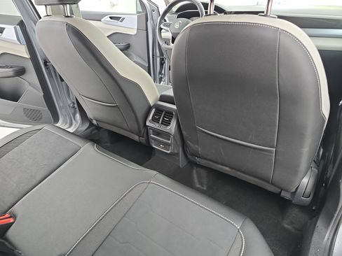 Used 2025 Volkswagen Taos SE image 11