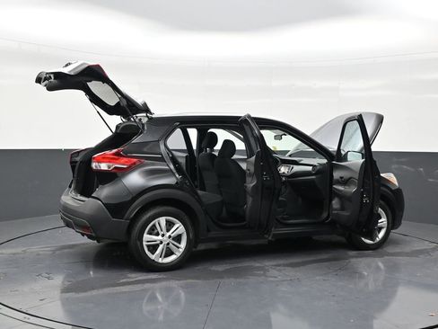 Used 2018 Nissan Kicks S FWD image 28