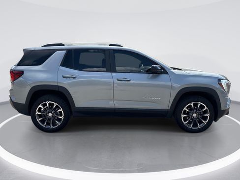 Used 2025 GMC Terrain Elevation w/ Elevation Premium Package AWD/4WD image 9